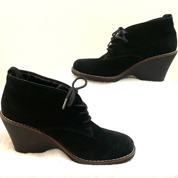 White Mountain Black Suede Lace-Up Wedge Ankle Booties Size 8.5 - Picture 2 of 10
